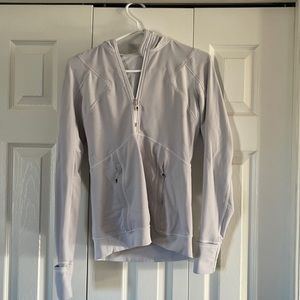 Beautiful White Lululemon Zip Up Size 6🥰